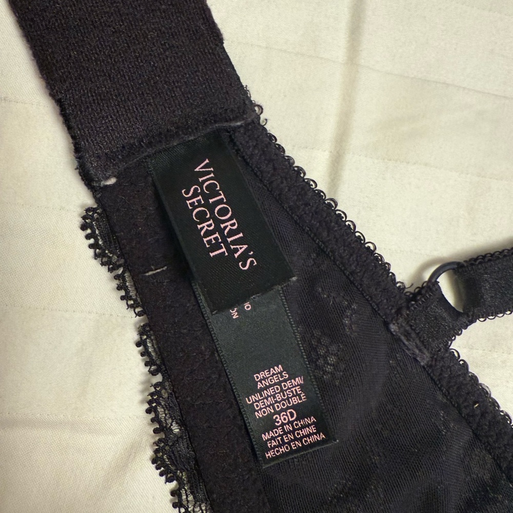 Victoria's Secret Black Lace Dream Angels Demi bra - Picture 3 of 3